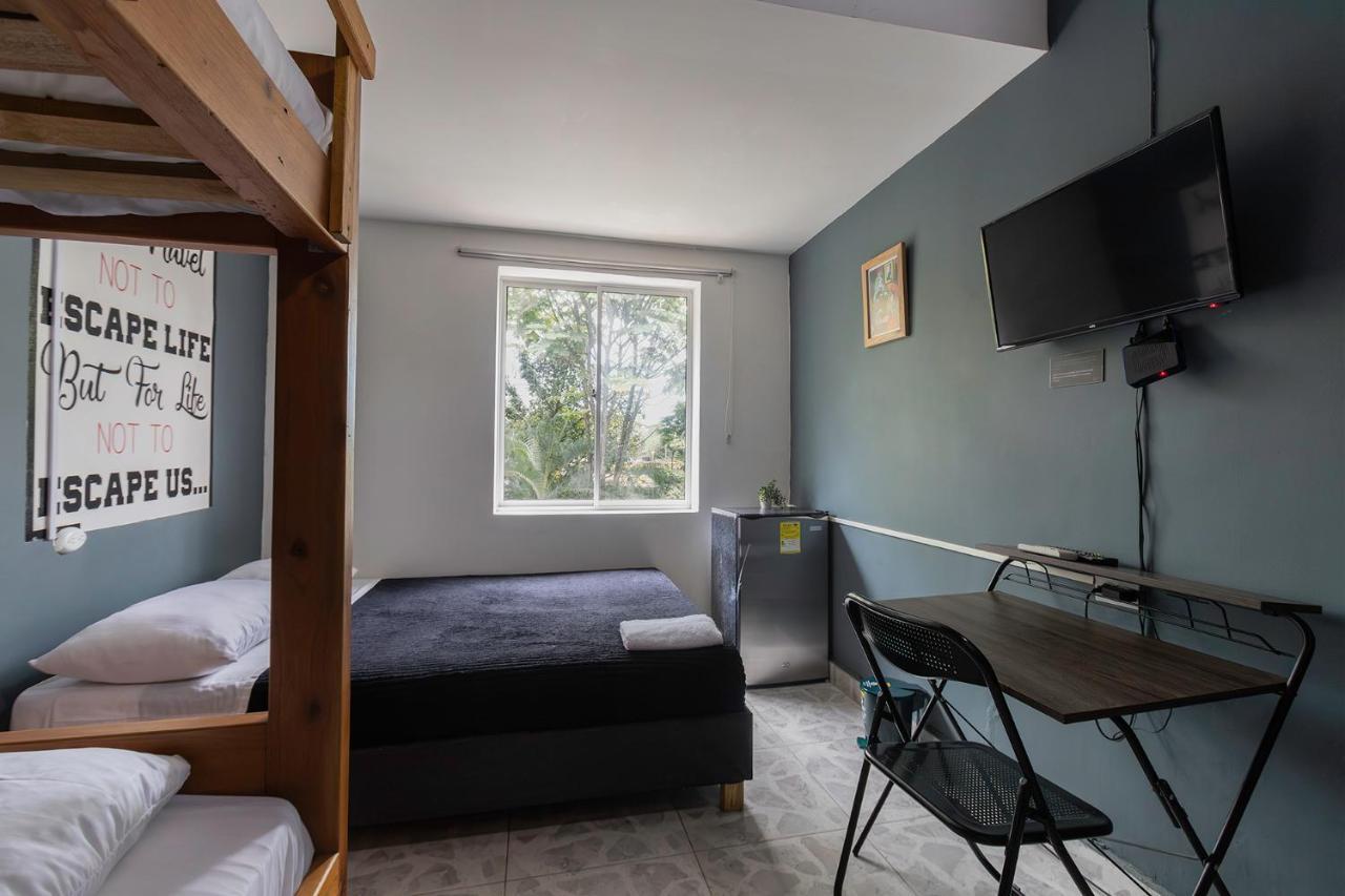 Living Hostel Medellín Eksteriør bilde